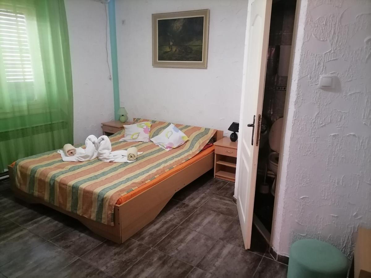 Smestaj U Okviru Domacinstva Sobe Sosa Palic Ruang foto